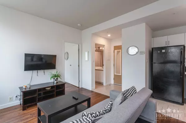 Vancouver, BC V6Z 2S1,989 Nelson ST #309