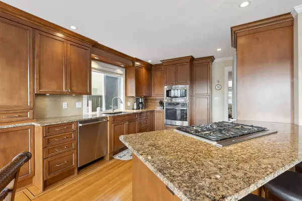 West Vancouver, BC V7T 1K3,1274 Esquimalt AVE