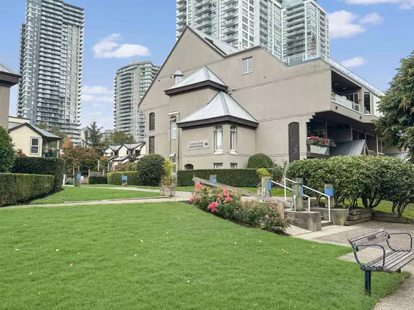 New Westminster, BC V3M 6B6,3 K De K CT #103