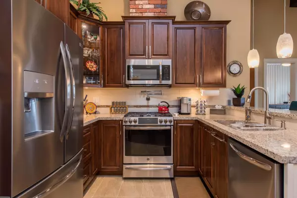Abbotsford, BC V2T 0G7,32445 Simon AVE #607