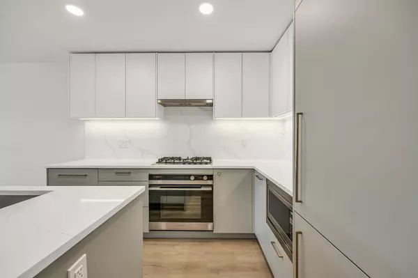 Coquitlam, BC V3K 3X6,375 Clayton ST #313