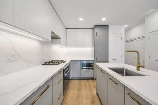 Coquitlam, BC V3K 3X6,375 Clayton ST #313
