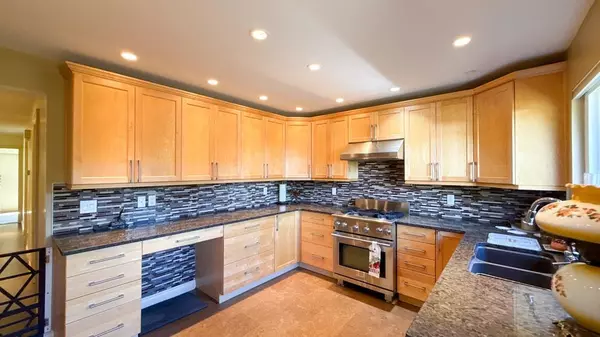Maple Ridge, BC V2X 5P9,11879 220 ST