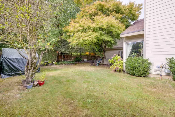 Surrey, BC V3S 5M8,6211 W Greenside DR