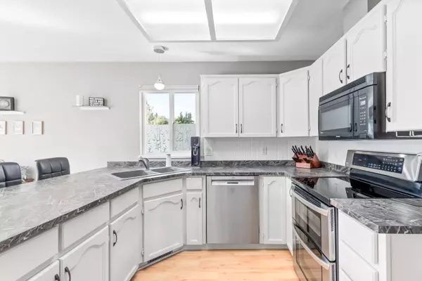 Maple Ridge, BC V4R 1Z2,24816 118 B AVE