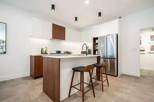 Coquitlam, BC V3J 3Z4,623 Kemsley AVE #106