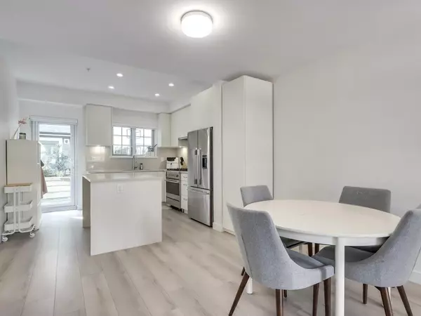 Coquitlam, BC V3J 0N1,678 Fairview ST #114