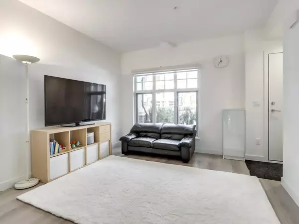Coquitlam, BC V3J 0N1,678 Fairview ST #114