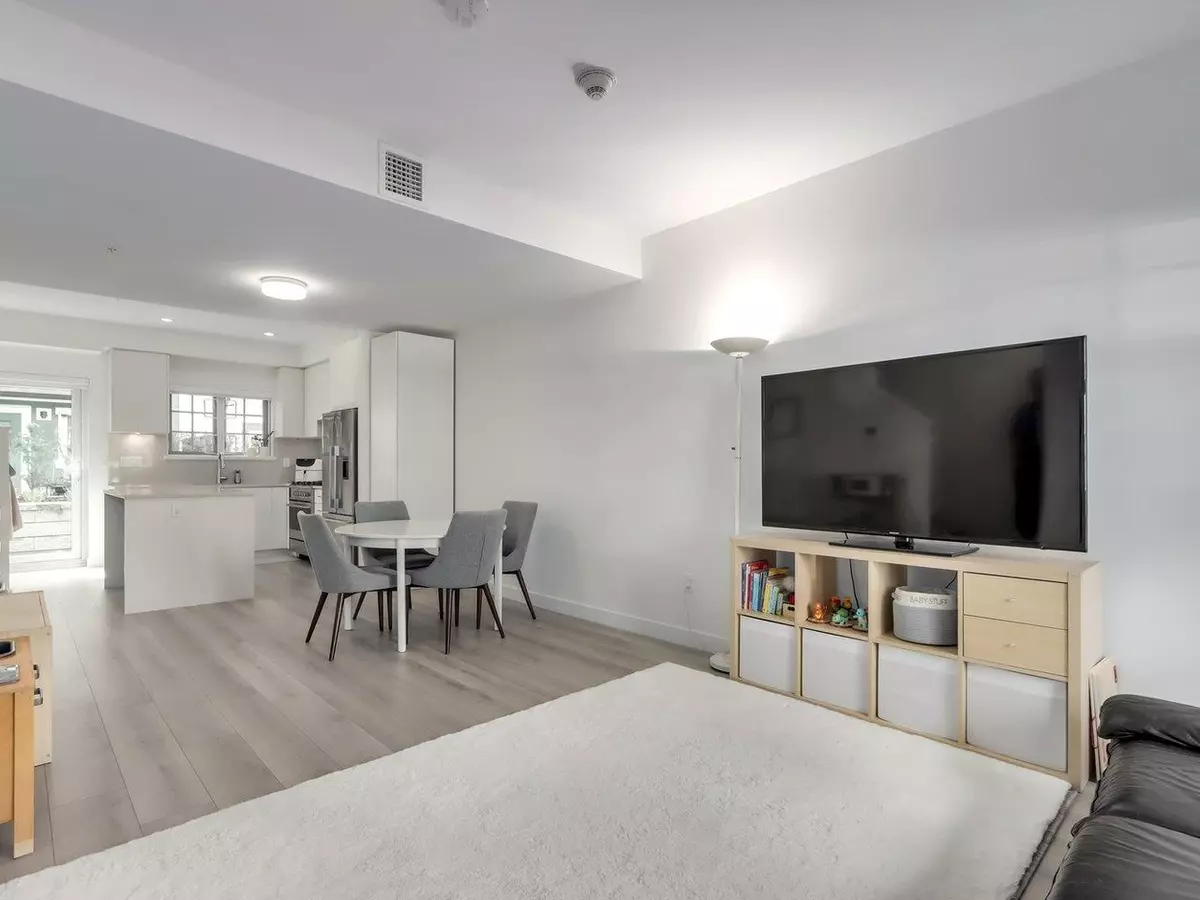 Coquitlam, BC V3J 0N1,678 Fairview ST #114