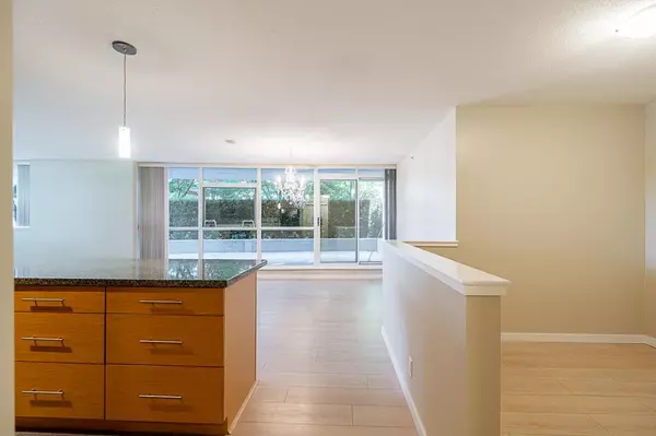 Burnaby, BC V5B 0A2,2225 SW Holdom AVE #403