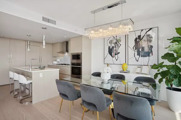 Vancouver, BC V6Z 0E7,89 Nelson ST #2618