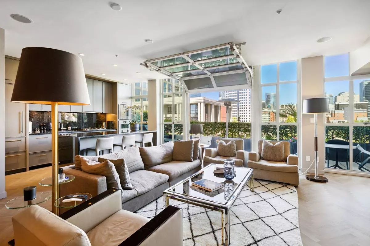 Vancouver, BC V6B 2L3,546 Beatty ST #701