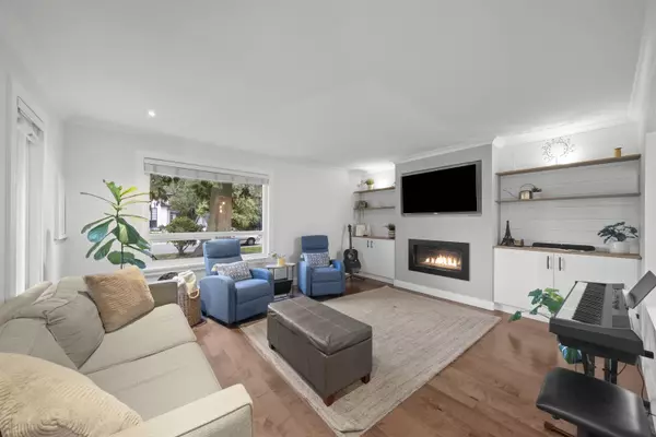 Surrey, BC V4A 5H4,13507 15 AVE