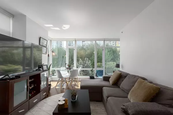 Vancouver, BC V6B 0K9,161 W Georgia ST #315