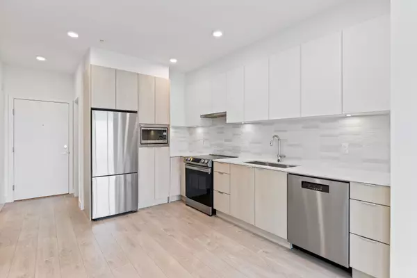 Tsawwassen, BC V4M 0G4,2499 Rabbit DR #418
