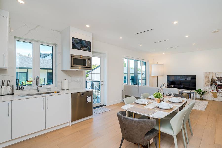 8182 Cartier ST, Vancouver, BC V6P 4T5