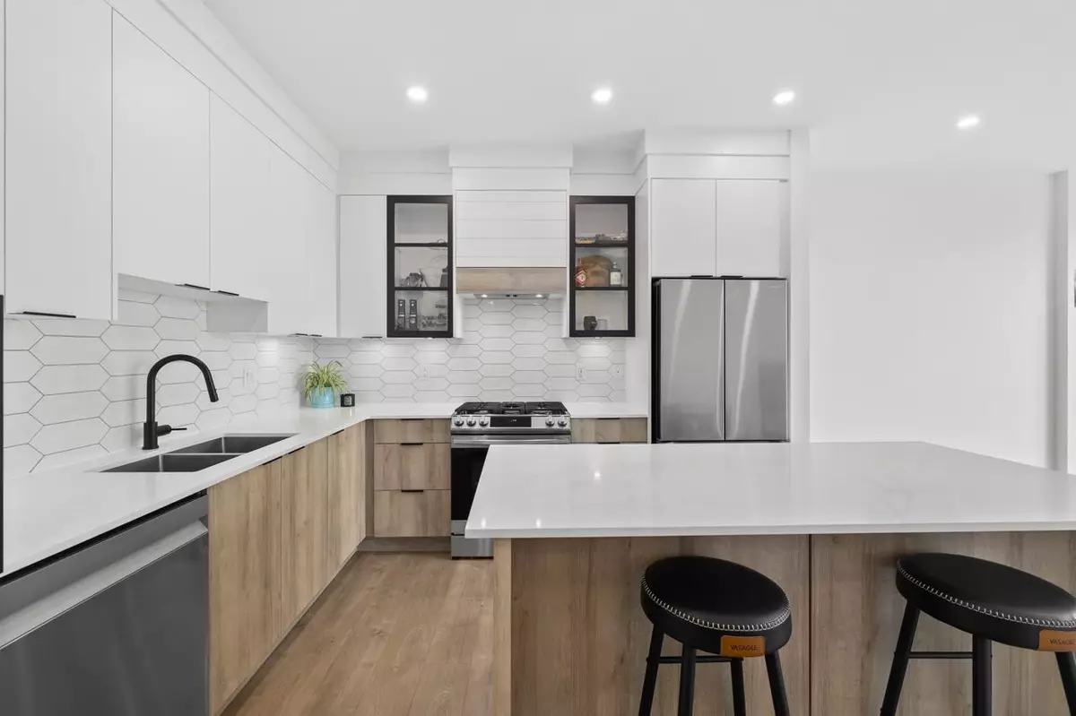 Langley, BC V2Y 3W7,20614 80 AVE #403