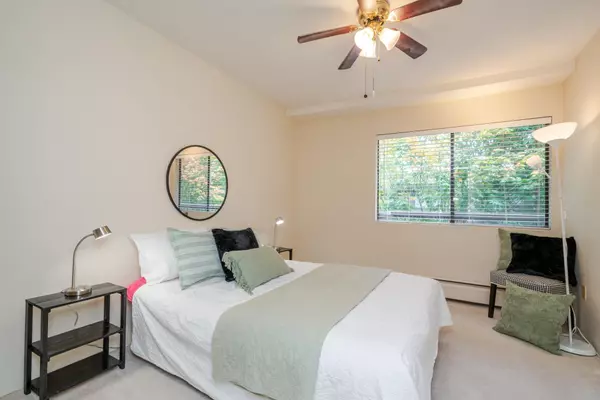 White Rock, BC V4B 5A4,15020 North Bluff RD #208