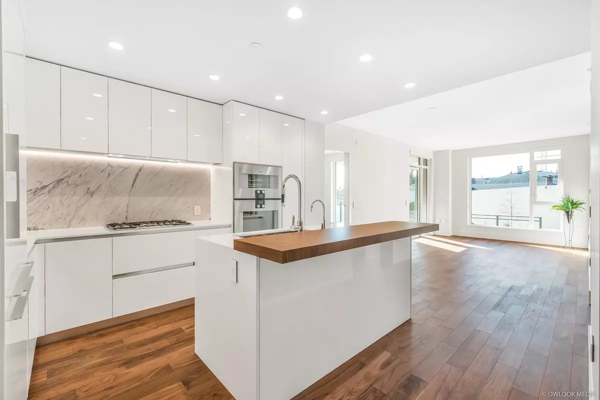 Vancouver, BC V5X 0J4,389 W 59th AVE #203