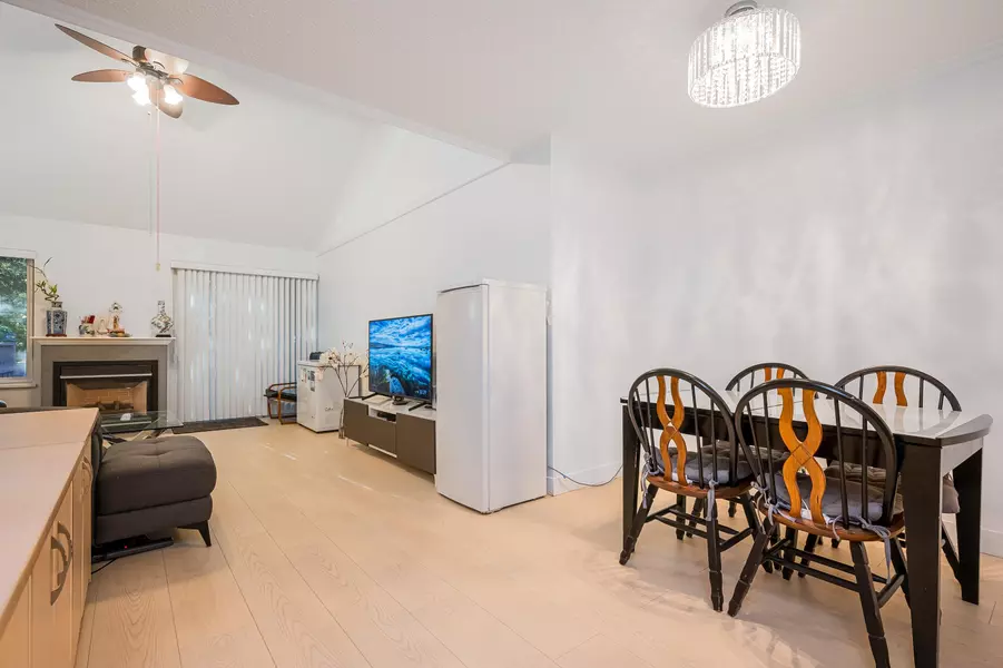 4814 Fernglen DR, Burnaby, BC V5G 3V7