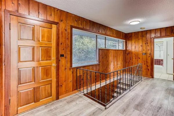 North Vancouver, BC V7R 1H9,1025 Ridgewood DR