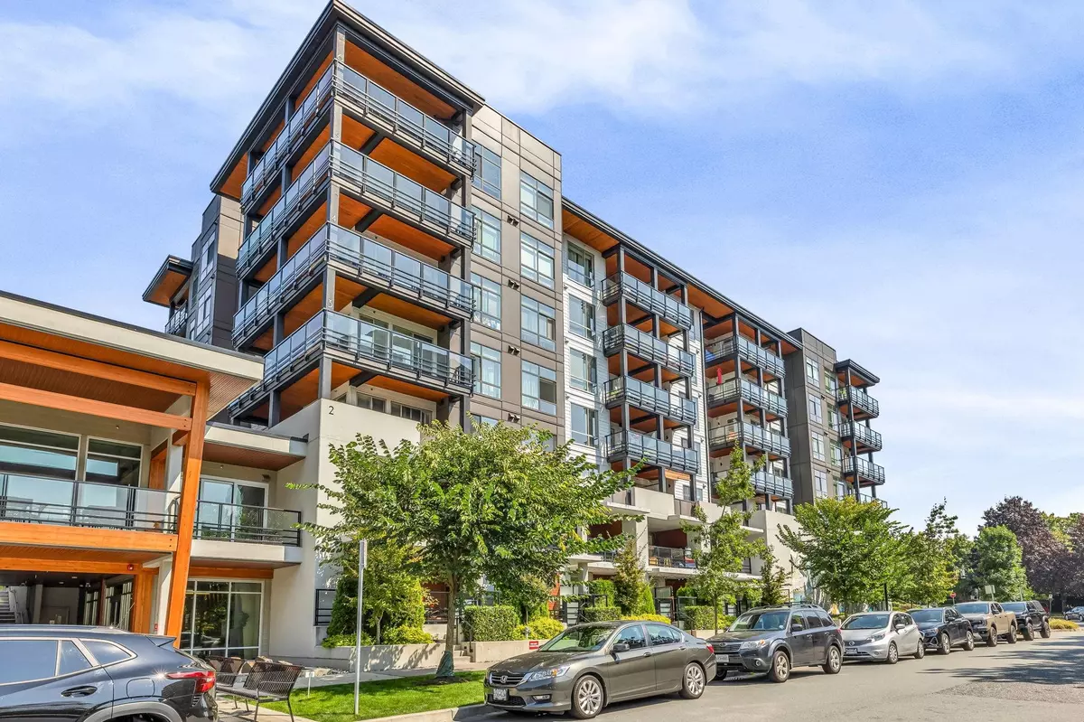 North Vancouver, BC V7L 0H2,128 E 8th ST #404