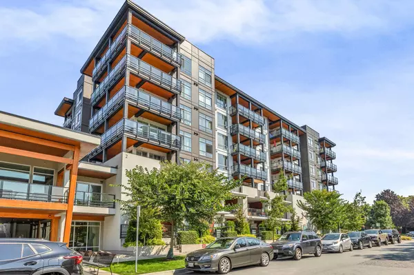 128 E 8th ST #404, North Vancouver, BC V7L 0H2