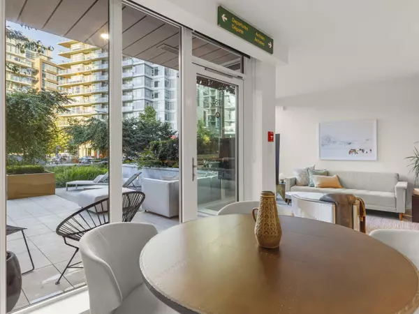 1755 Columbia ST Vancouver, BC V5Y 0N3