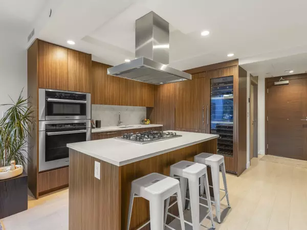 1755 Columbia ST Vancouver, BC V5Y 0N3