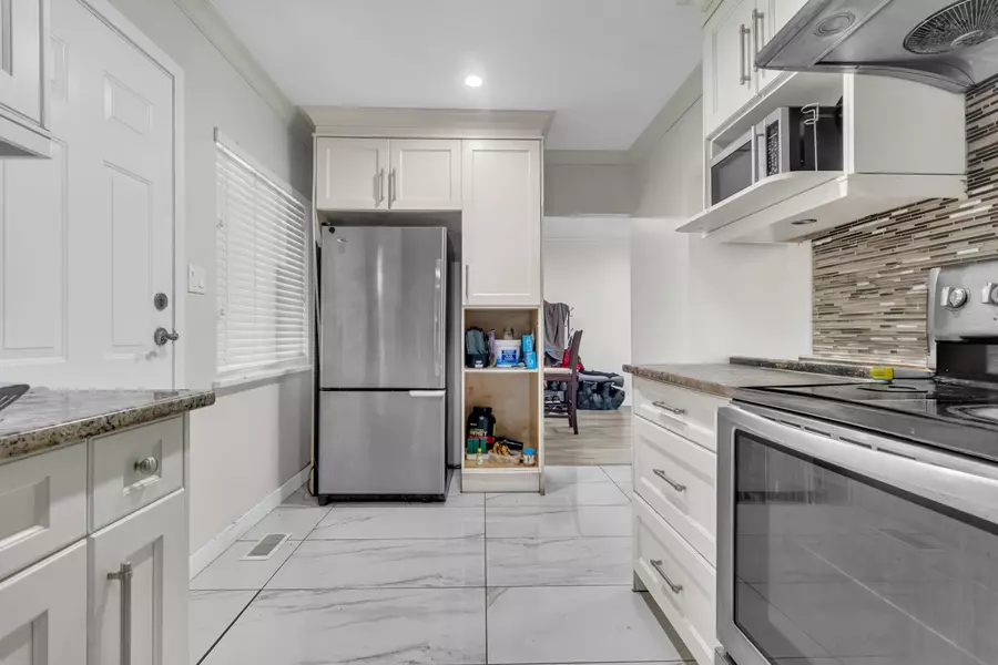 12552 99 AVE, Surrey, BC V3V 2P5