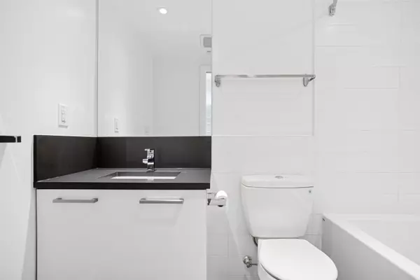Vancouver, BC V6A 0G8,955 E Hastings ST #653