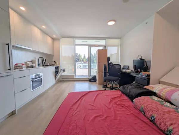 Surrey, BC V3T 0S2,13685 102 AVE #303