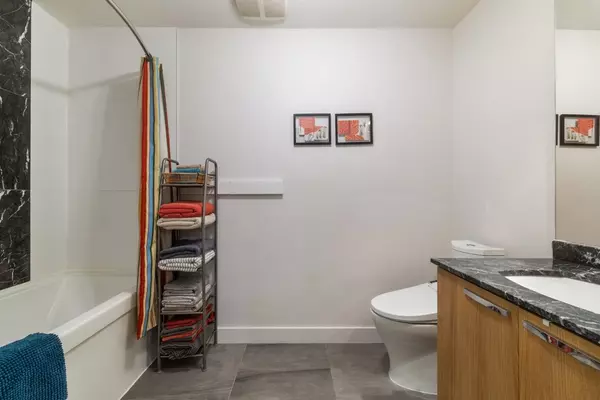 733 W 14th ST #212 North Vancouver, BC V7M 0C6