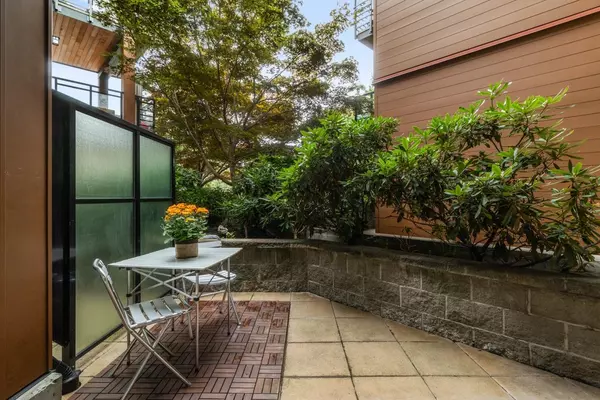 733 W 14th ST #212 North Vancouver, BC V7M 0C6