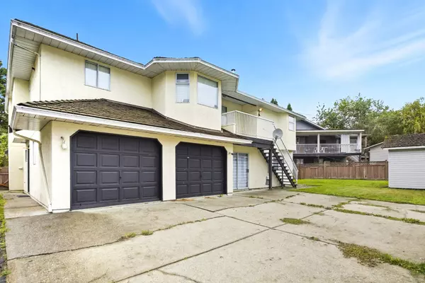 9024 135a ST, Surrey, BC V3V 7C5