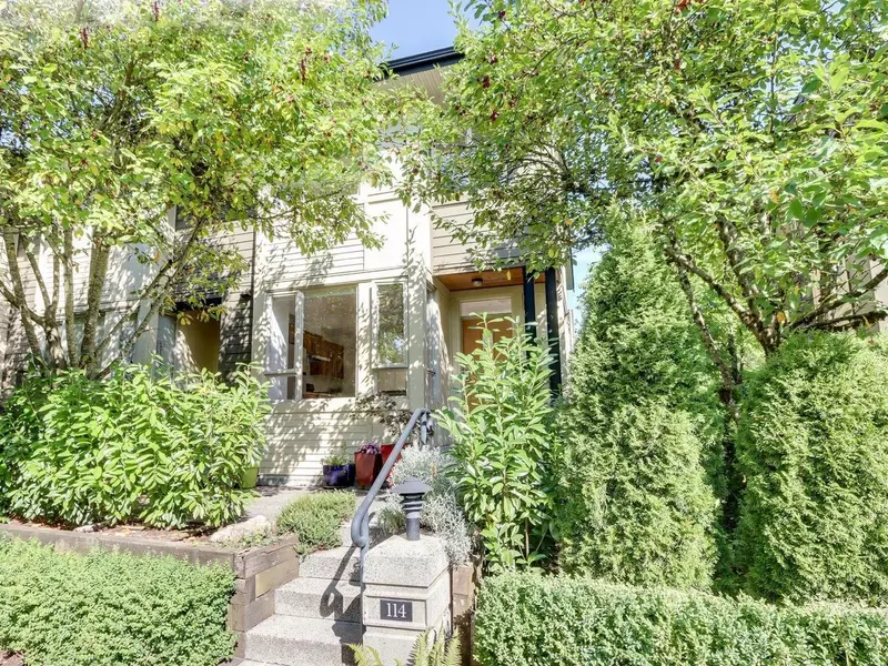 9229 University CRES #114, Burnaby, BC V5A 4Z2