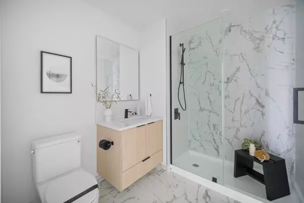 North Vancouver, BC V7L 0K1,422 E 3rd ST #509