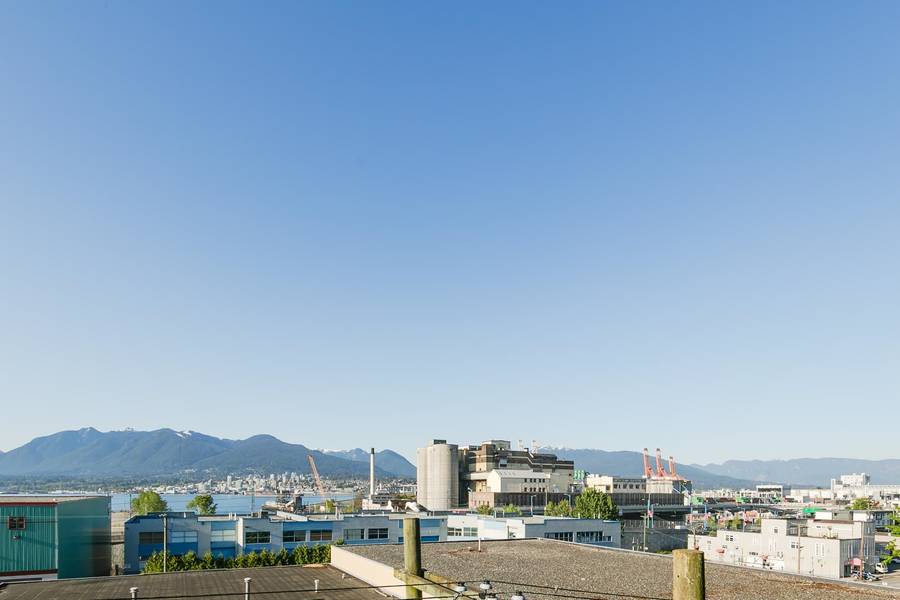 933 E Hastings ST #302, Vancouver, BC V6A 0G6