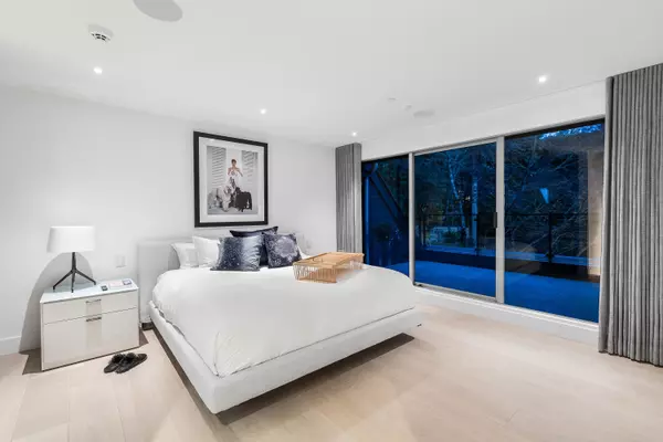 4416 W 1st AVE Vancouver, BC V6R 4J4