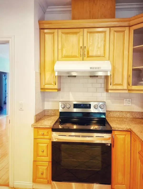 5989 Rumble ST Burnaby, BC V5J 2C6