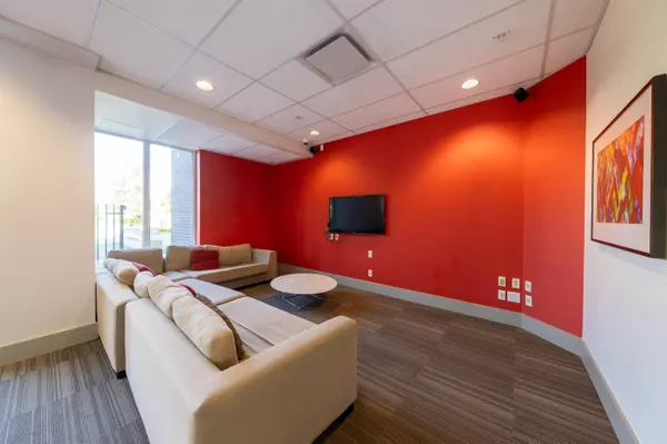 Surrey, BC V3T 0J5,13325 102a AVE #608