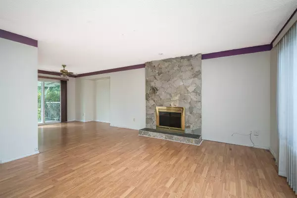 Surrey, BC V4N 2L2,15734 96 AVE