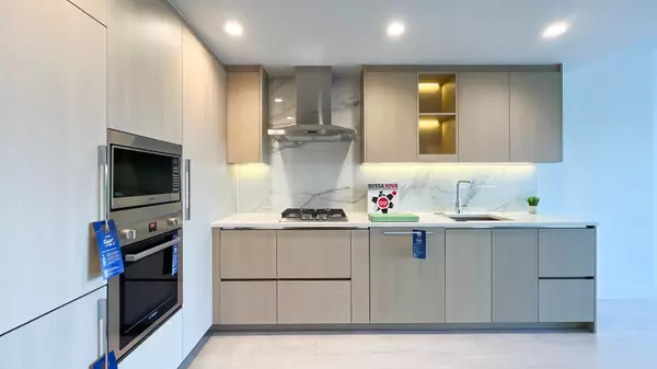 Burnaby, BC V5C 0N2,4890 Lougheed HWY #1106