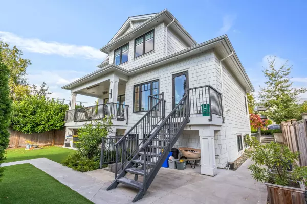 North Vancouver, BC V7L 3A8,345 E 20th ST