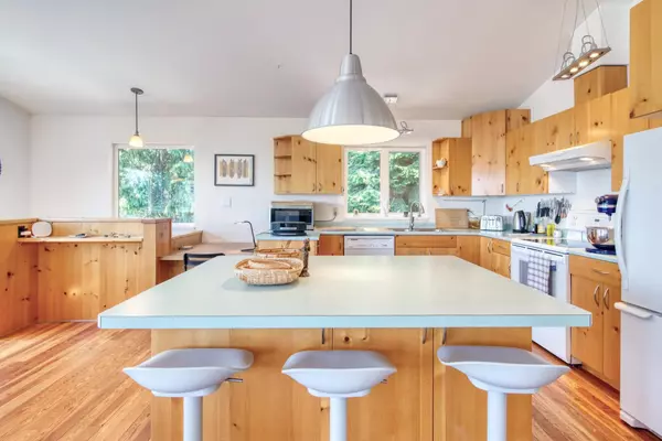 1664 Gower Point RD Gibsons, BC V0N 1V5