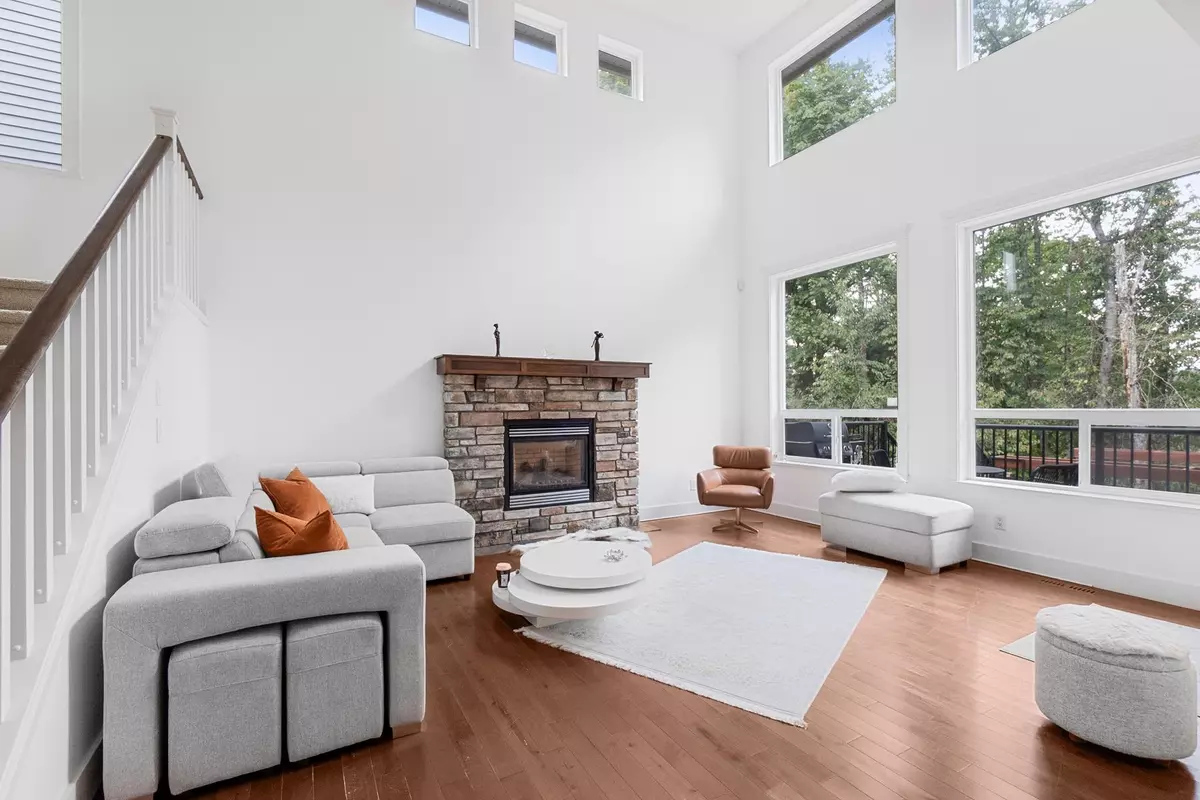 Maple Ridge, BC V2W 0B3,23953 Mcclure AVE