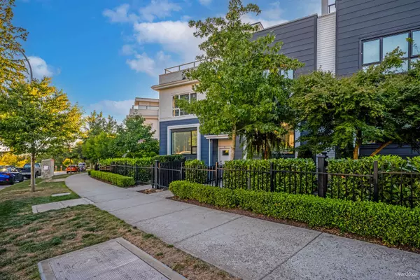 Surrey, BC V3Z 0W6,2277 Oak Meadows DR #216
