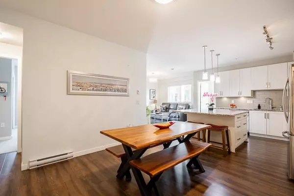 Surrey, BC V4N 6J9,6490 194 ST #214