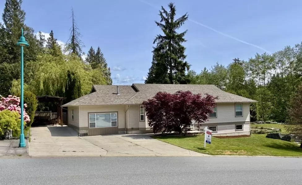 5916 St. Andrews PL, Sechelt, BC V7Z 0L7