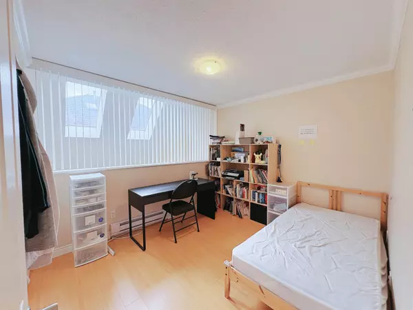 Richmond, BC V6Y 2E6,8631 No.3 RD #11